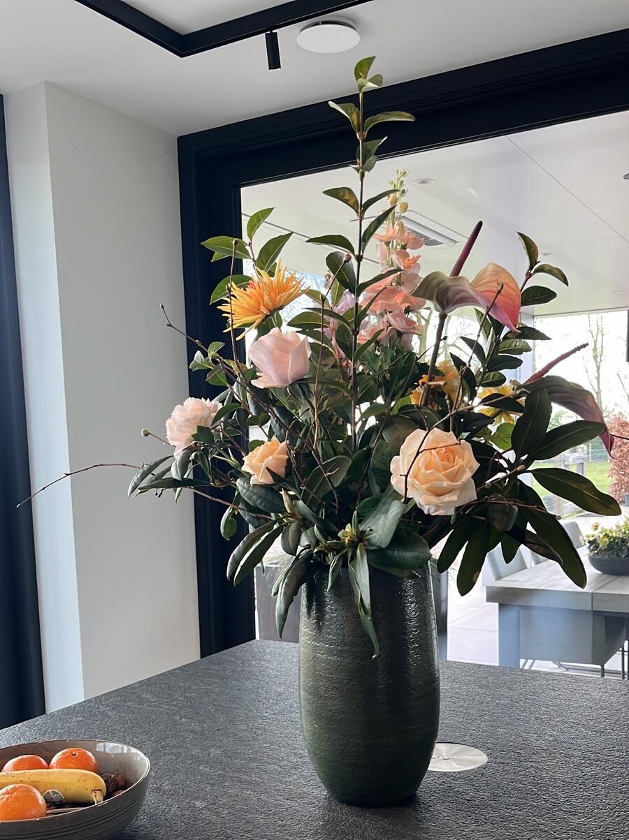Real touch kunstbloemen, mooier dan zijde. Zelf gemaakt boeket van de klant.