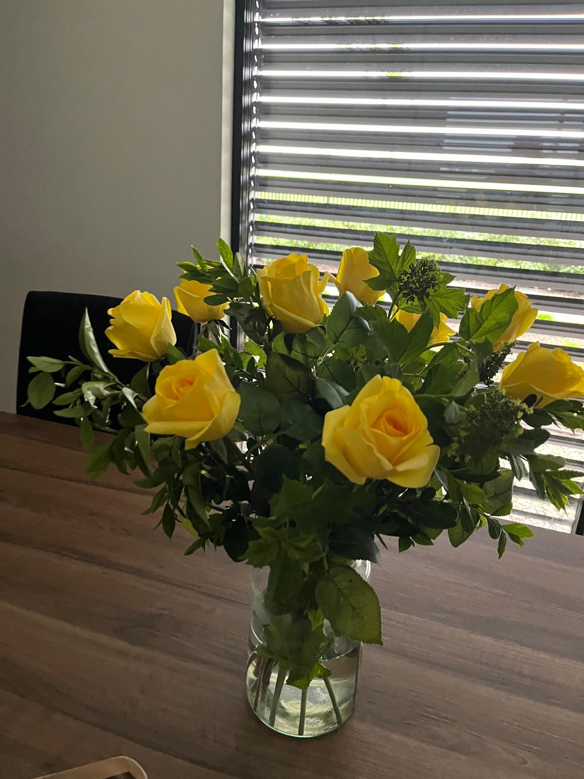 Real touch kunstbloemen, mooier dan zijde. Geel boeket.